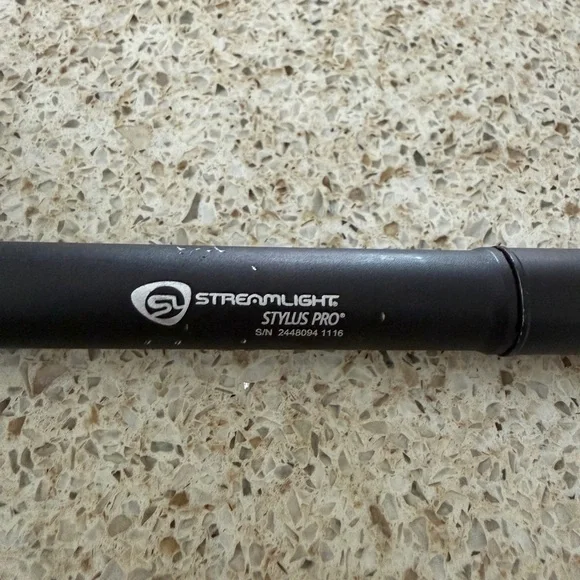 Streamlight Stylus Pro Black Flashlight - Picture 2 of 8